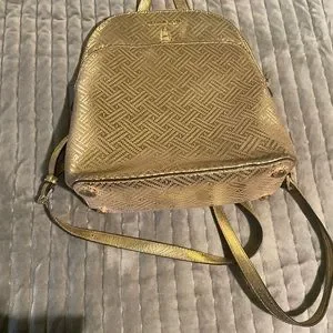 新品】MICHAEL KORS ADELE ラージ バックパック ゴールド✨ 新品】MICHAEL KORS ADELE ラージ バックパック ゴールド✨